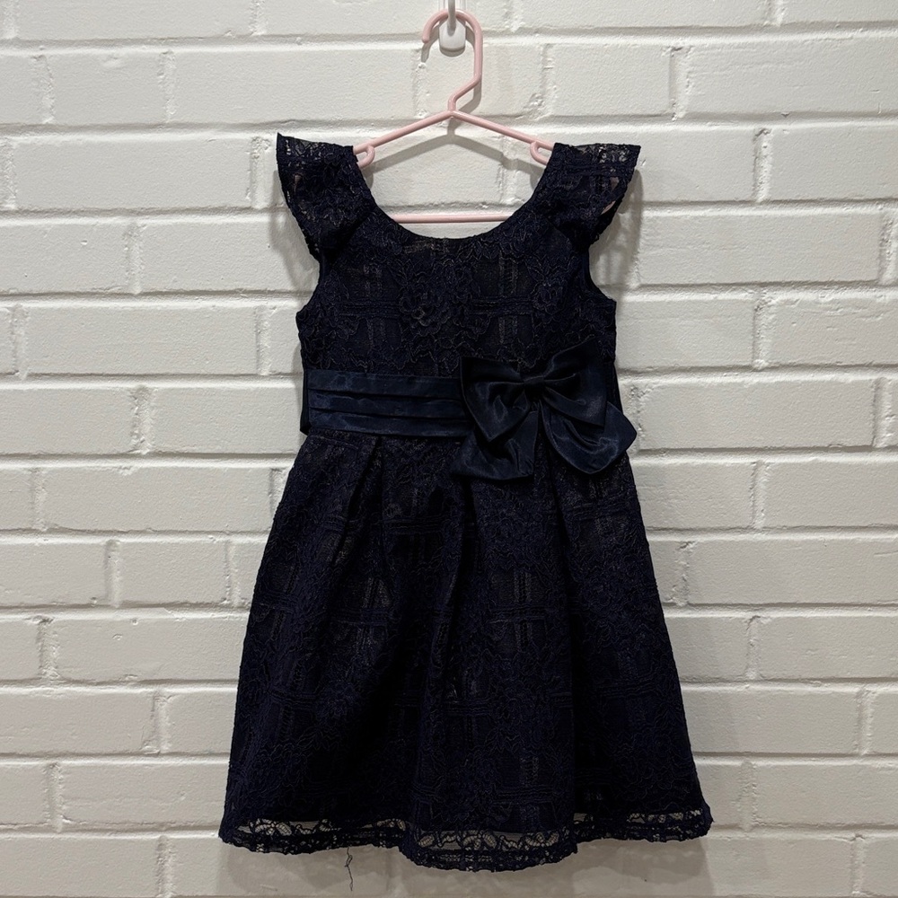 Iris & Ivy Elegant Navy Lace Dress with Bow